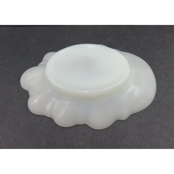 AVON Milk Glass CHERUB Shell Soap Dish Decorative Accent - Picture 6 of 10